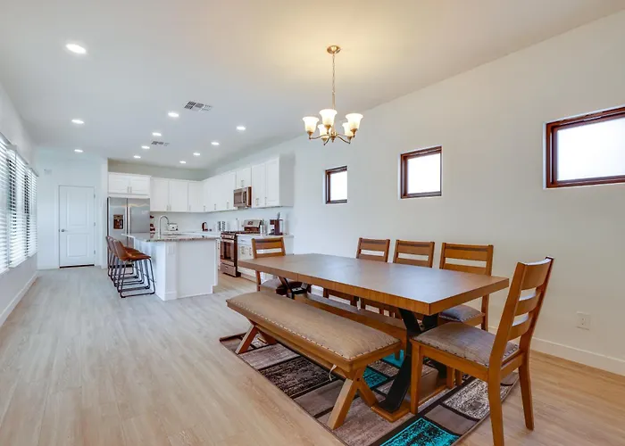Holiday home Phx Group Retreat By Dtwn! New Build W/ Patio