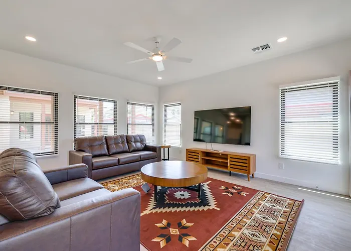 Phx Group Retreat By Dtwn! New Build W/ Patio Holiday home *
